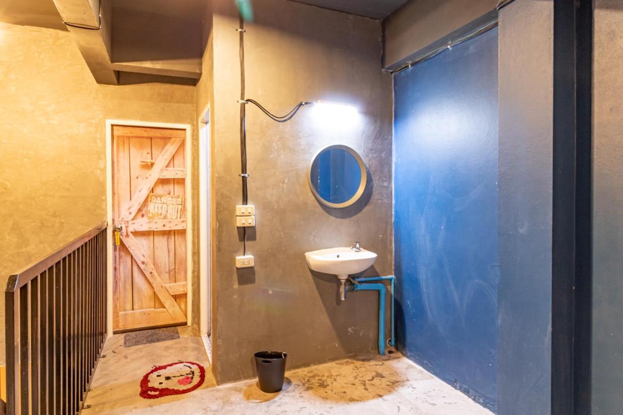 The Beds Ever Hostel (Adults Only) Banguecoque Exterior foto