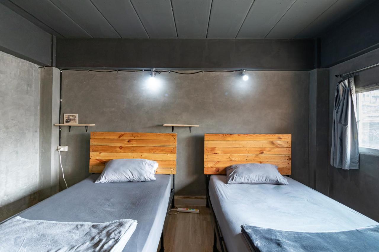 The Beds Ever Hostel (Adults Only) Banguecoque Exterior foto